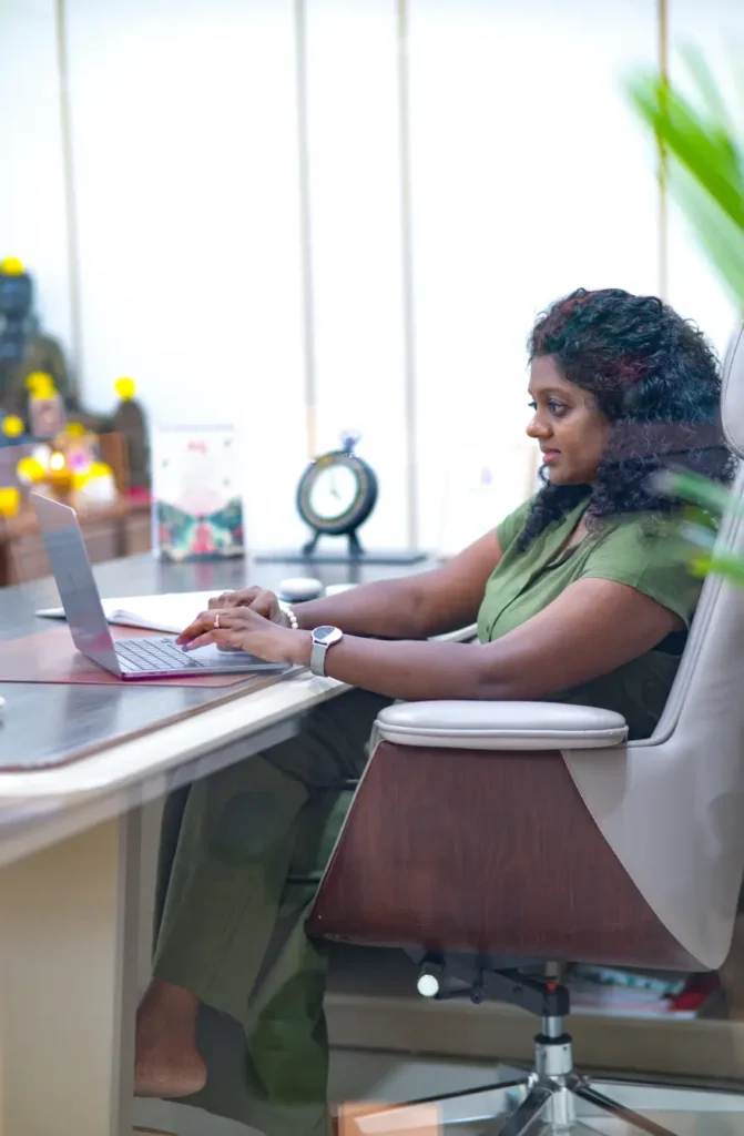 Portrait of Shumitha Periyasamy, CEO of Food Buddies
